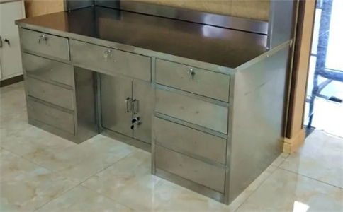 實(shí)驗(yàn)室使用的不銹鋼臺柜的優(yōu)點(diǎn)